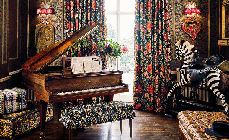 Kitty Wallcovering Slate by Temperley London x Romo