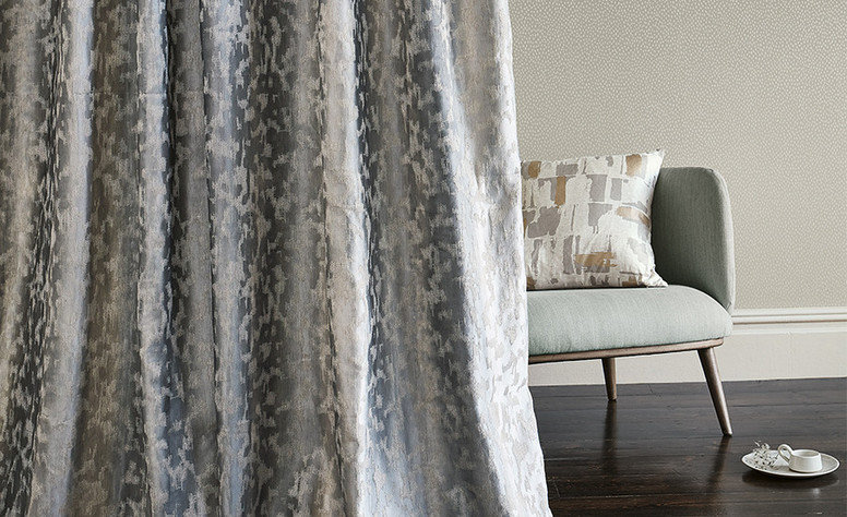Speckle Wallcovering Cinder by Villa Nova 